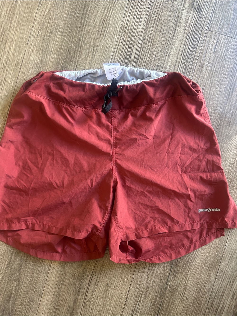 Patagonia Women (small) Rusty Red Athletic running Shorts with liner Drawcord